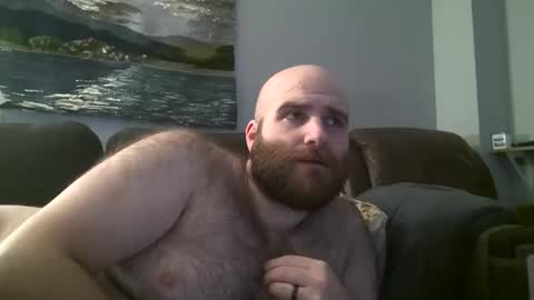 Snapshot of hairiestbear chatting on January 26, 4:09 am Hairiest Bear online show from January 26, 4:09 am