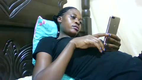 Snapshot of hairy_africanbae chatting on June 25, 11:20 pm hairy_africanbae online show from June 25, 11:20 pm