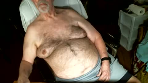 Snapshot of hairybear813 chatting on June 4, 12:49 am hairybear813 online show from June 4, 12:49 am