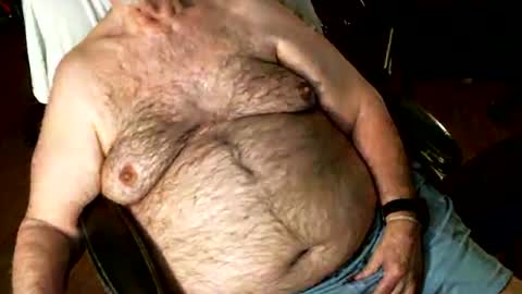 Snapshot of hairybear813 chatting on June 16, 11:07 pm hairybear813 online show from June 16, 11:07 pm