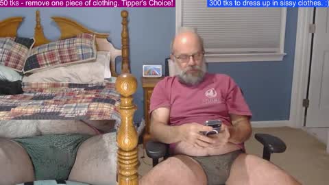 HairyDaddyBear69 online show from January 7, 12:24 am