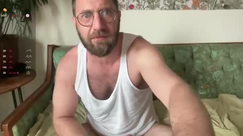 Snapshot of hairyfitguy444 chatting on May 18, 3:18 pm Harry Fit Big Bro Dad Sir online show from May 18, 3:18 pm