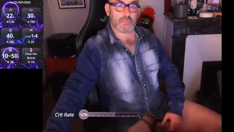 Snapshot of hairyfred73 chatting on January 23, 7:32 am hairyfred73 online show from January 23, 7:32 am