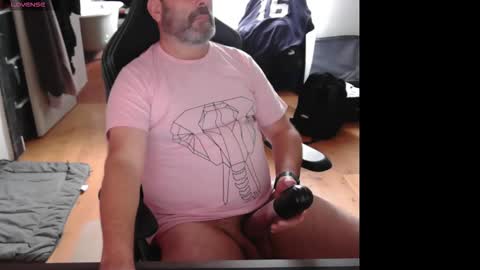 Snapshot of hairyfred73 chatting on October 3, 12:13 pm hairyfred73 online show from October 3, 12:13 pm