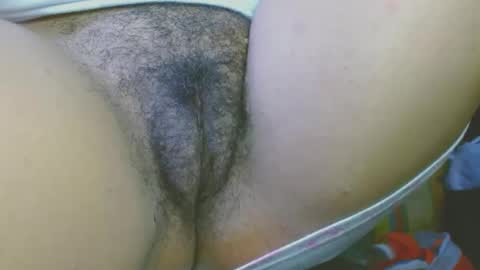 Snapshot of hairygirl83 chatting on May 6, 12:54 pm hairygirl83 online show from May 6, 12:54 pm