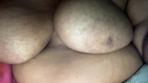 Snapshot of hairypussy_bigtits0 chatting on July 20, 5:26 pm Horny online show from July 20, 5:26 pm