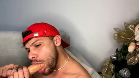 Independent       model  online show from December 23, 9:18 pm