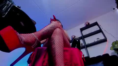 Snapshot of halley_ravenn chatting on June 13, 8:40 pm halley_ravenn online show from June 13, 8:40 pm