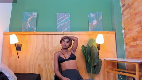 Halley Lorens online show from April 17, 7:17 pm