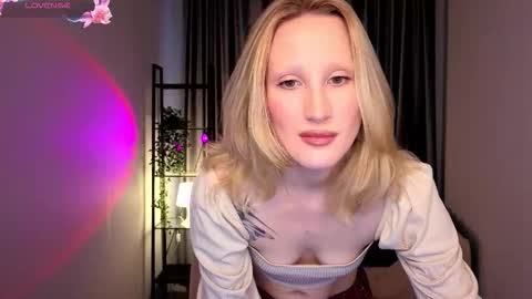Snapshot of halohush chatting on October 20, 1:44 pm Call me Bianca online show from October 20, 1:44 pm