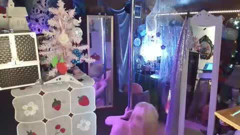 halovalentine online show from December 7, 2:09 am