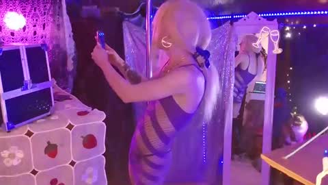 halovalentine online show from January 21, 2:22 am