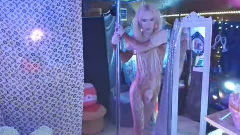 halovalentine online show from February 26, 12:05 am