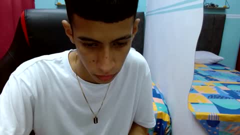 Snapshot of hamcummboy20 chatting on December 4, 1:25 am hamcummboy20 online show from December 4, 1:25 am