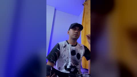 hamiltong12 online show from December 23, 2:42 am