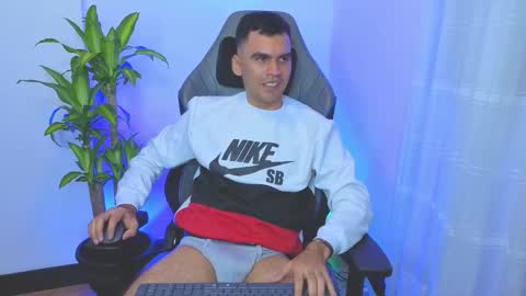 hamiltong12 online show from March 5, 12:39 am