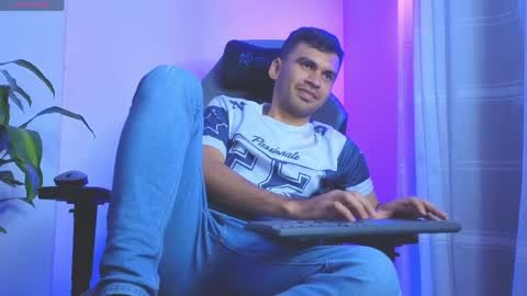 Snapshot of hamiltong12 chatting on May 7, 10:37 pm hamiltong12 online show from May 7, 10:37 pm