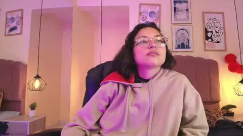 hanabie_ online show from April 18, 3:21 am