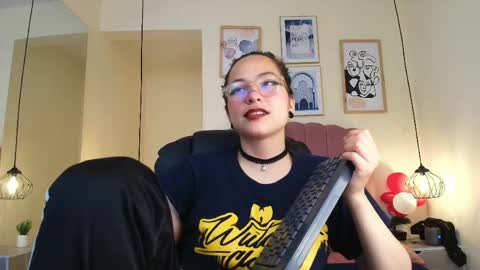 hanabie_ online show from April 29, 4:38 am