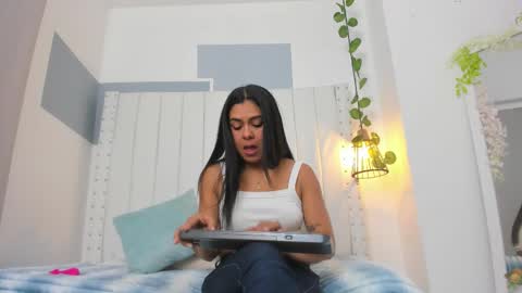 hanah_gray online show from October 20, 11:10 am