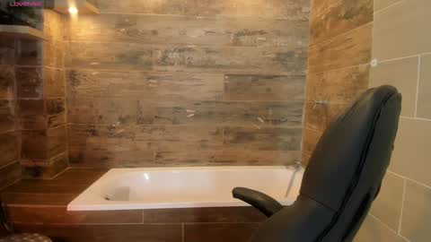 HANAH  online show from December 17, 8:10 pm