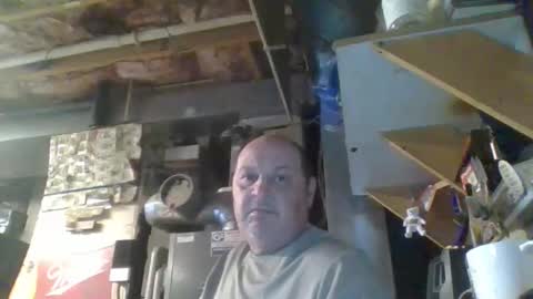 Snapshot of handiemanhere chatting on October 22, 4:40 pm naked man online show from October 22, 4:40 pm