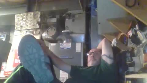 Snapshot of handiemanhere chatting on November 11, 2:06 pm naked man online show from November 11, 2:06 pm