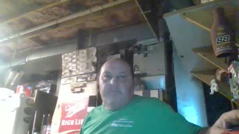 Snapshot of handiemanhere chatting on December 22, 4:31 am naked man online show from December 22, 4:31 am