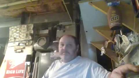 Snapshot of handiemanhere chatting on February 8, 7:12 am naked man online show from February 8, 7:12 am