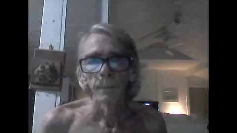 handshappyfu1 online show from October 2, 4:47 pm