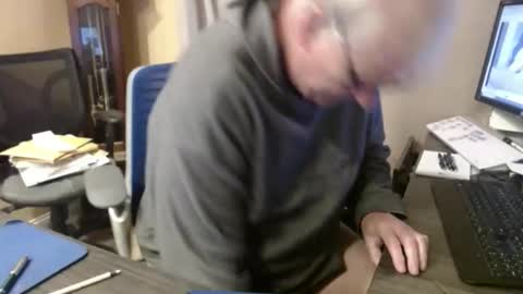 handsome_guy4u online show from April 12, 3:44 am