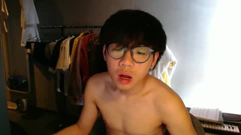 Snapshot of handsome_mannn chatting on May 3, 9:59 am handsome_mannn online show from May 3, 9:59 am