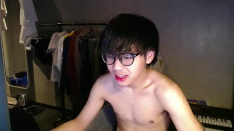 Snapshot of handsome_mannn chatting on May 15, 9:22 pm handsome_mannn online show from May 15, 9:22 pm
