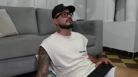 Snapshot of handsomen69 chatting on January 19, 3:43 am Handsomen online show from January 19, 3:43 am