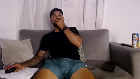 Snapshot of handsomen69 chatting on May 28, 12:19 am Handsomen online show from May 28, 12:19 am