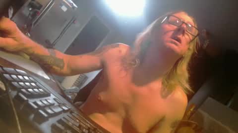 Snapshot of handyman5303 chatting on December 16, 5:54 pm Handystudman online show from December 16, 5:54 pm