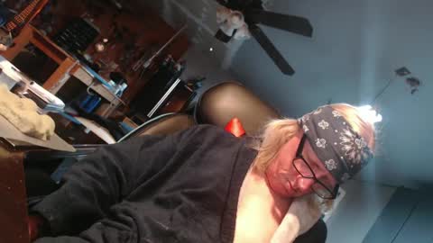 Snapshot of handyman5303 chatting on February 17, 1:10 pm Handystudman online show from February 17, 1:10 pm