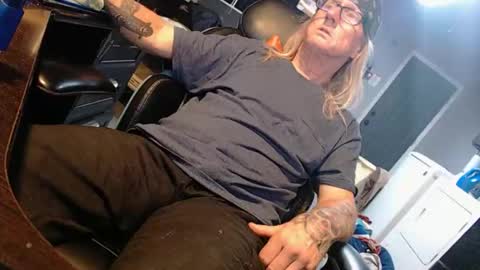 Snapshot of handyman5303 chatting on November 10, 7:24 pm Handystudman online show from November 10, 7:24 pm