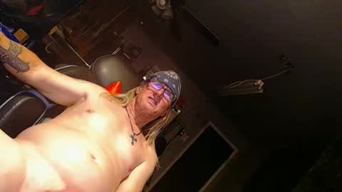 Snapshot of handyman5303 chatting on November 14, 6:34 am Handystudman online show from November 14, 6:34 am