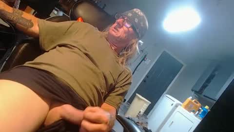 Snapshot of handystud33 chatting on September 19, 2:07 pm handystud33 online show from September 19, 2:07 pm