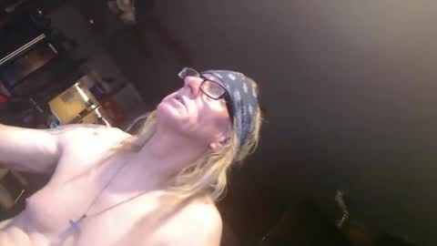 handystud33 online show from March 15, 4:13 pm