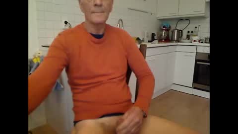 Snapshot of hankk54 chatting on December 16, 9:36 am hankk54 online show from December 16, 9:36 am