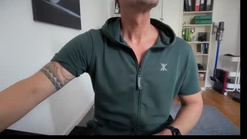 hanky online show from October 13, 9:42 am