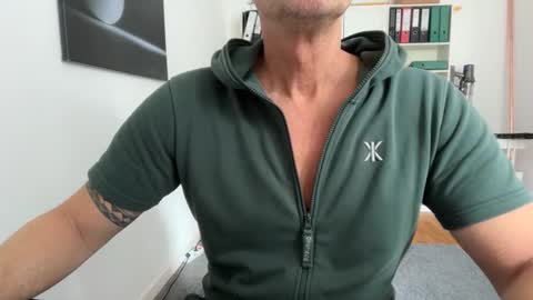 hanky online show from October 19, 1:23 pm