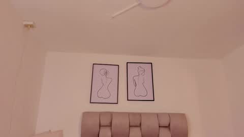 hanna__evans_ online show from September 13, 11:43 am