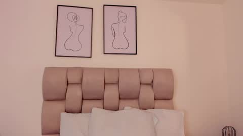 hanna__evans_ online show from September 17, 12:40 pm