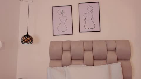 hanna__evans_ online show from September 25, 11:47 am