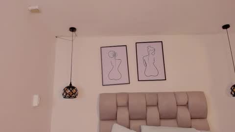 hanna__evans_ online show from September 28, 11:37 am