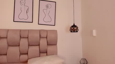 hanna__evans_ online show from October 16, 11:55 am