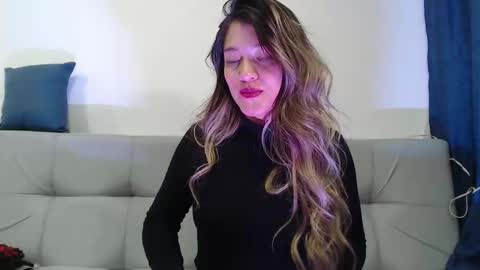 Hanna  online show from December 3, 2:30 am